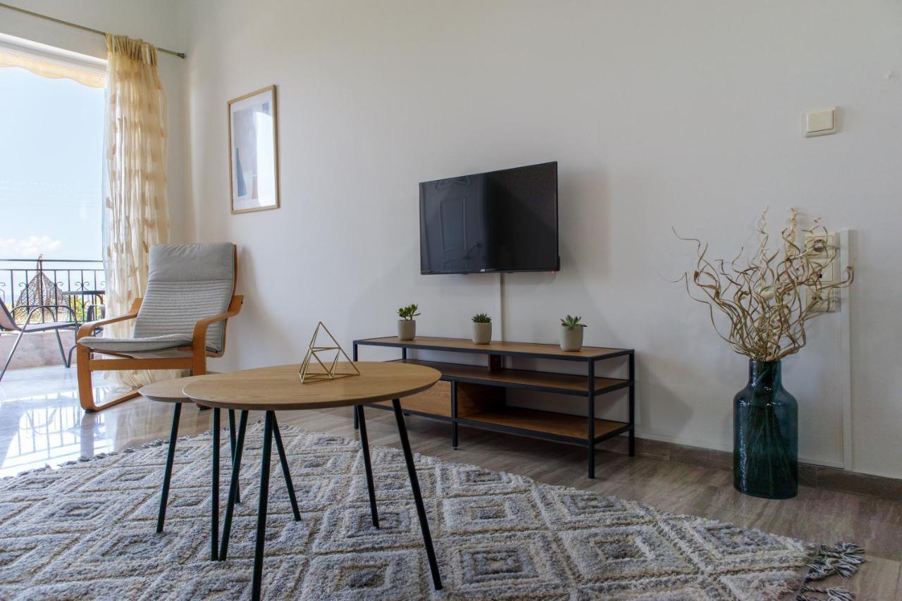 Almyros Aktis Seaview Apartment Kalamata Ngoại thất bức ảnh
